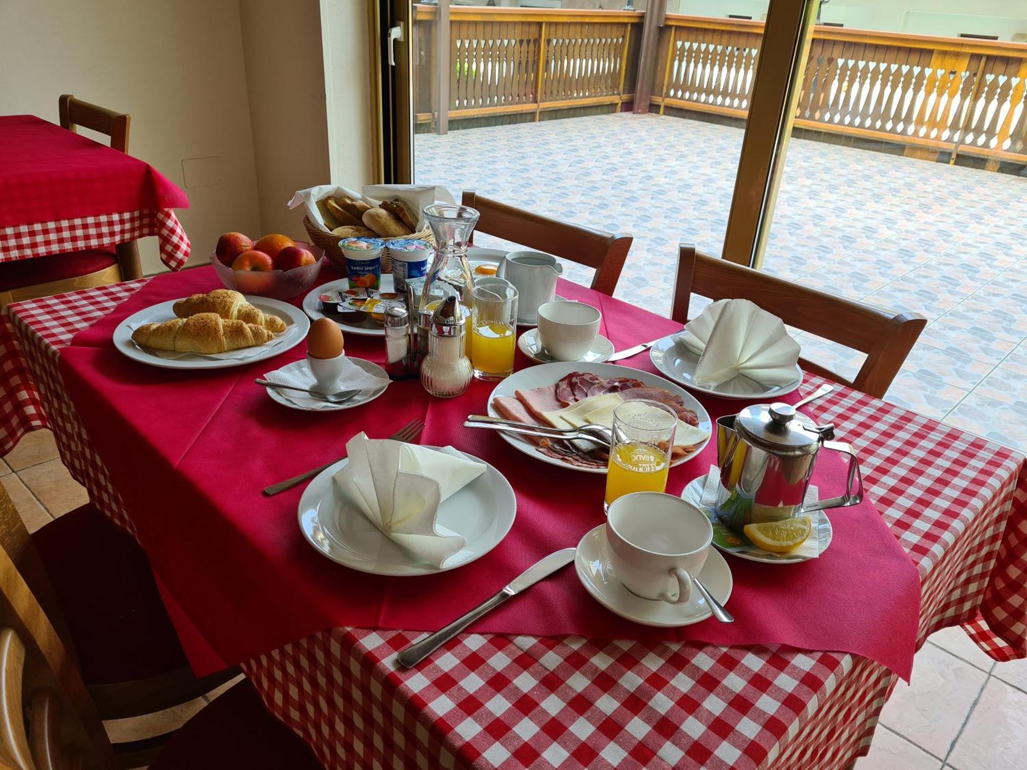 Gostilna Batist Bed & Breakfast โบฮินิสกา เบลา ภายนอก รูปภาพ