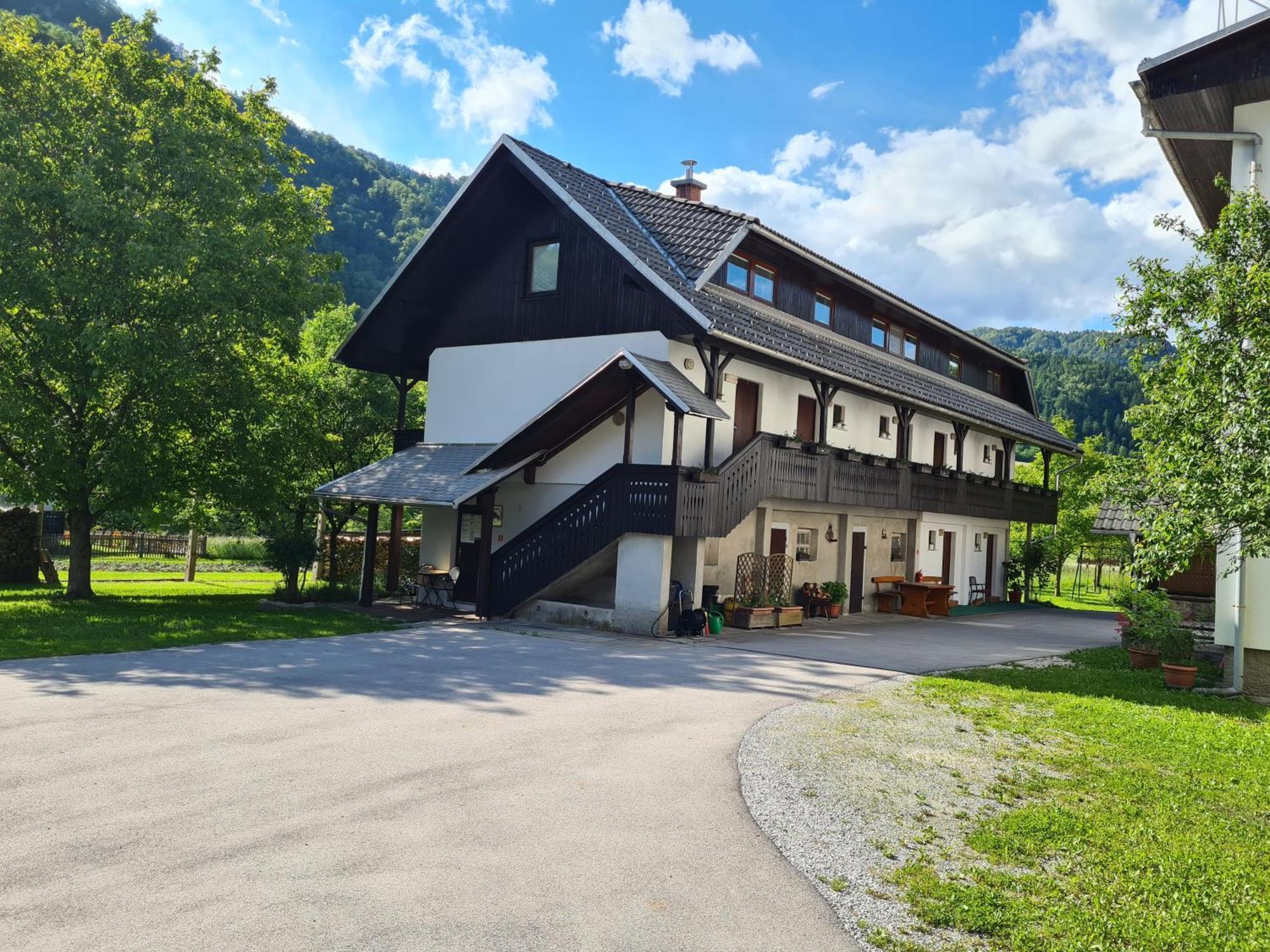 Gostilna Batist Bed & Breakfast โบฮินิสกา เบลา ภายนอก รูปภาพ