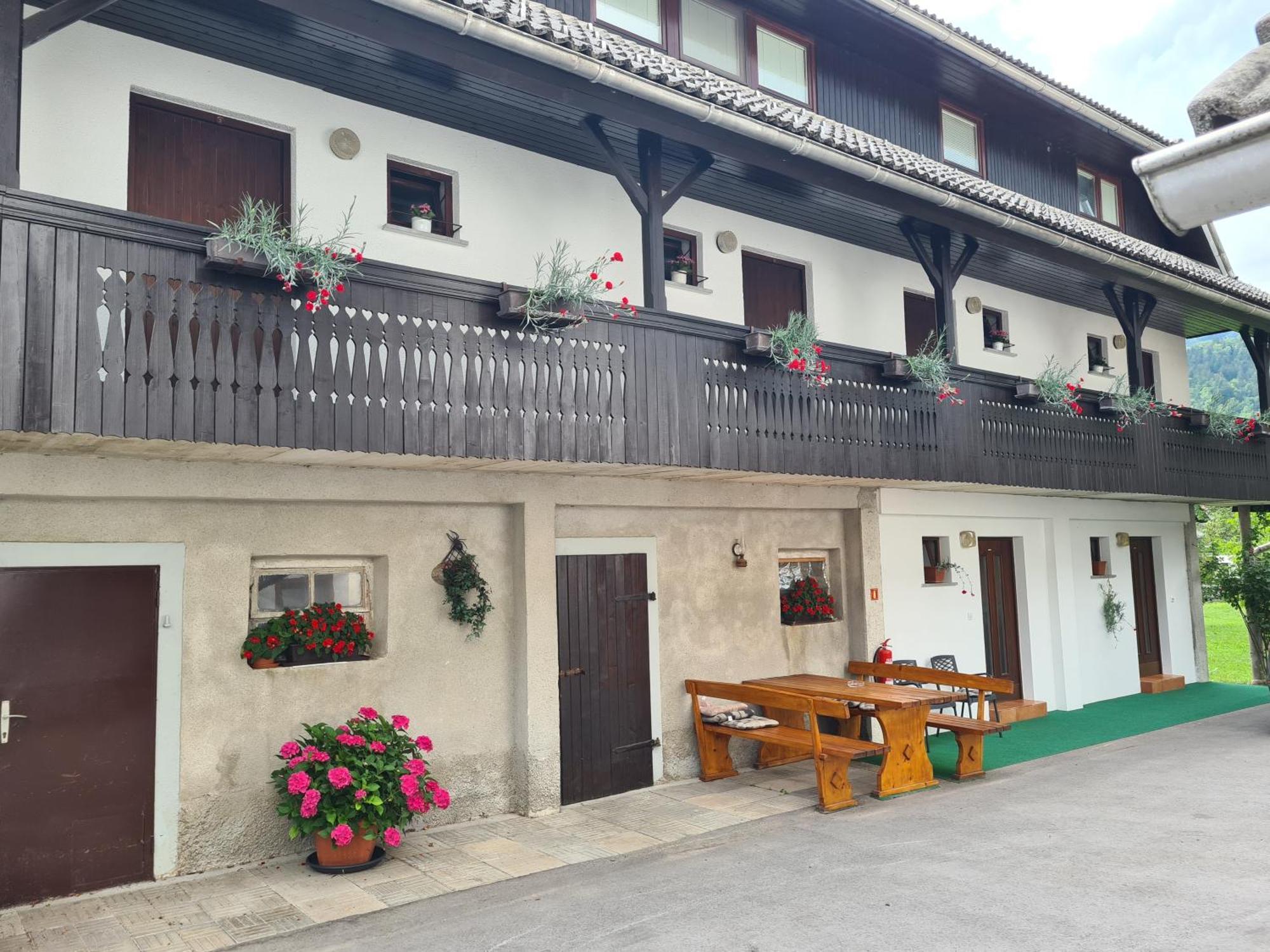Gostilna Batist Bed & Breakfast โบฮินิสกา เบลา ภายนอก รูปภาพ