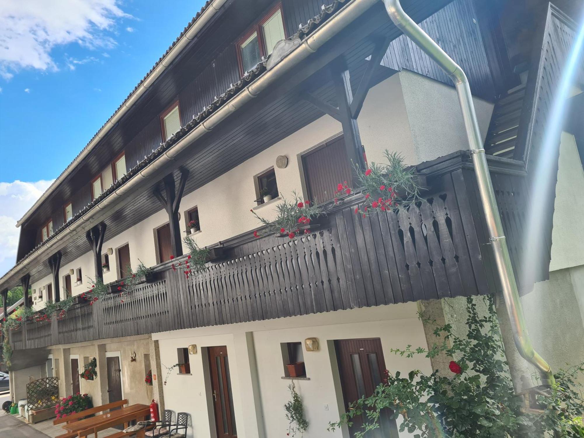 Gostilna Batist Bed & Breakfast โบฮินิสกา เบลา ภายนอก รูปภาพ
